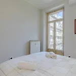 Guesthost - Bright Flat Just 500 Mt To Porta Nuova Апартаменты