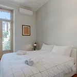 Guesthost - Bright Flat Just 500 Mt To Porta Nuova