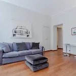 Апартаменты Guesthost - Bright Flat Just 500 Mt To Porta Nuova