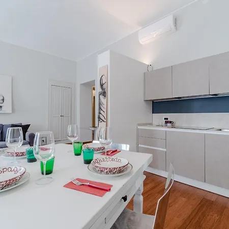 Guesthost - Bright Flat Just 500 Mt To Porta Nuova Turin