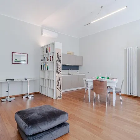 Guesthost - Bright Flat Just 500 Mt To Porta Nuova Turin