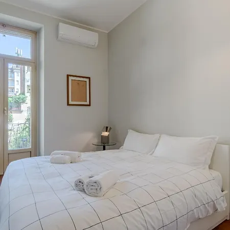 Guesthost - Bright Flat Just 500 Mt To Porta Nuova