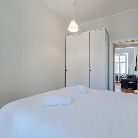 Апартаменты Guesthost - Bright Flat Just 500 Mt To Porta Nuova Турин