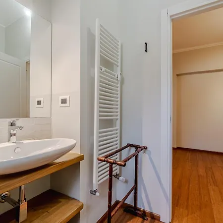 Guesthost - Bright Flat Just 500 Mt To Porta Nuova *