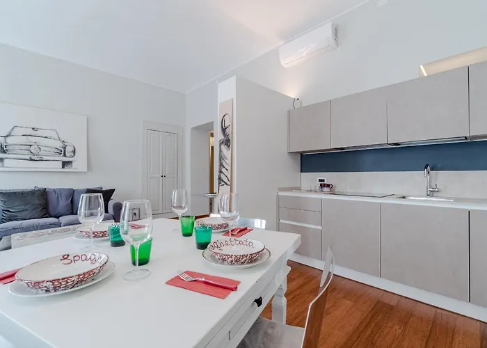 Guesthost - Bright Flat Just 500 Mt To Porta Nuova Turin