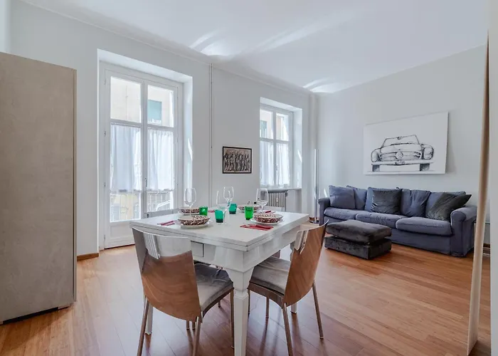 Guesthost - Bright Flat Just 500 Mt To Porta Nuova Apartment *