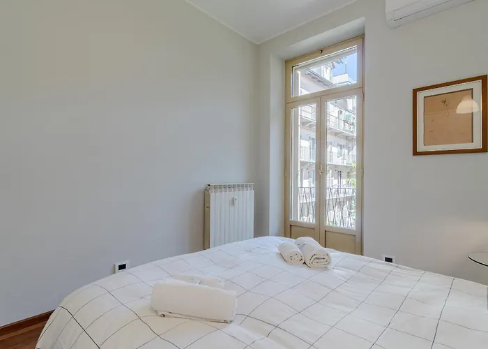 Guesthost - Bright Flat Just 500 Mt To Porta Nuova Apartmán
