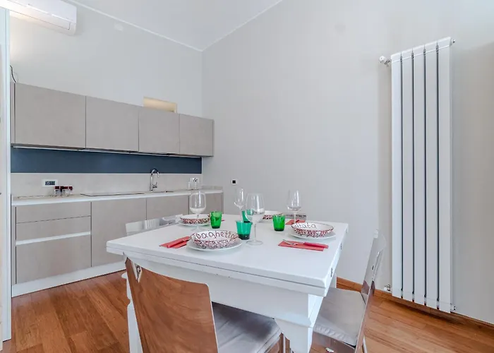 Guesthost - Bright Flat Just 500 Mt To Porta Nuova *