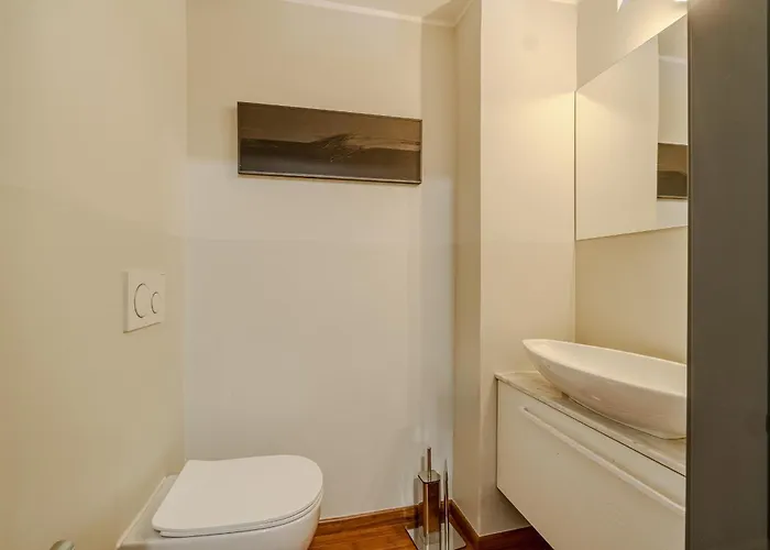 Guesthost - Bright Flat Just 500 Mt To Porta Nuova Apartment Turin