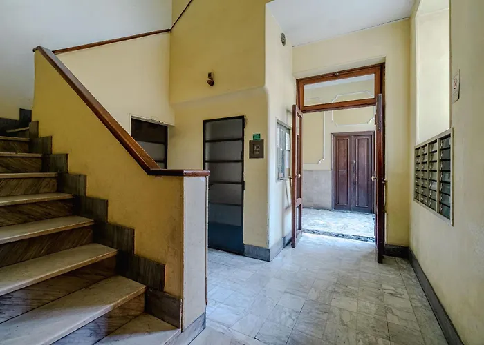 Guesthost - Bright Flat Just 500 Mt To Porta Nuova Apartment