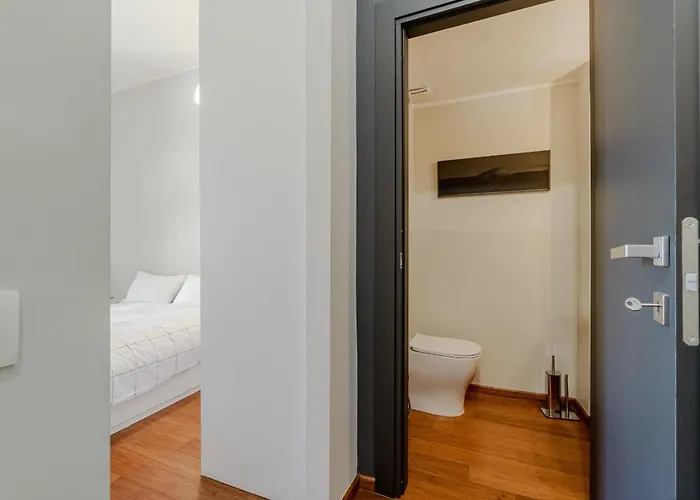Guesthost - Bright Flat Just 500 Mt To Porta Nuova
