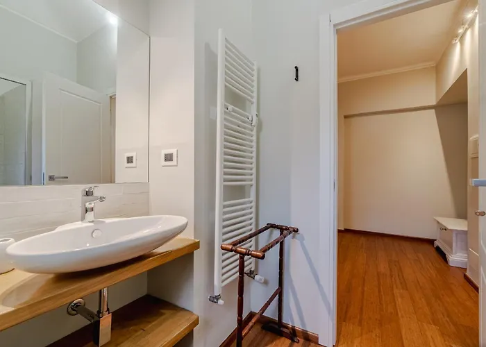Guesthost - Bright Flat Just 500 Mt To Porta Nuova *