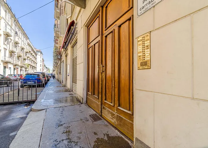 Guesthost - Bright Flat Just 500 Mt To Porta Nuova Apartment Turin