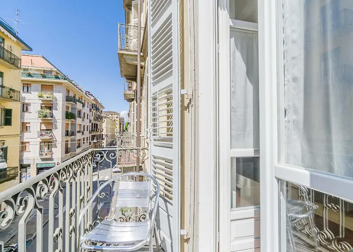 Guesthost - Bright Flat Just 500 Mt To Porta Nuova * Turin