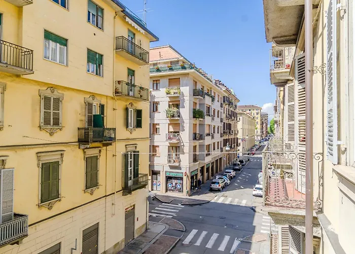 Guesthost - Bright Flat Just 500 Mt To Porta Nuova Apartment