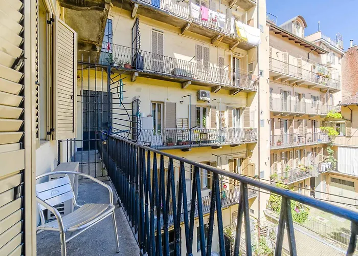Guesthost - Bright Flat Just 500 Mt To Porta Nuova Apartment Turin