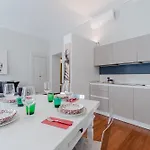 Guesthost - Bright Flat Just 500 Mt To Porta Nuova Turin