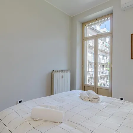 Guesthost - Bright Flat Just 500 Mt To Porta Nuova Apartman