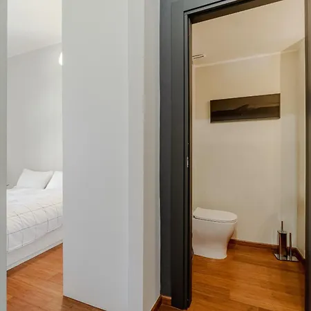 Guesthost - Bright Flat Just 500 Mt To Porta Nuova